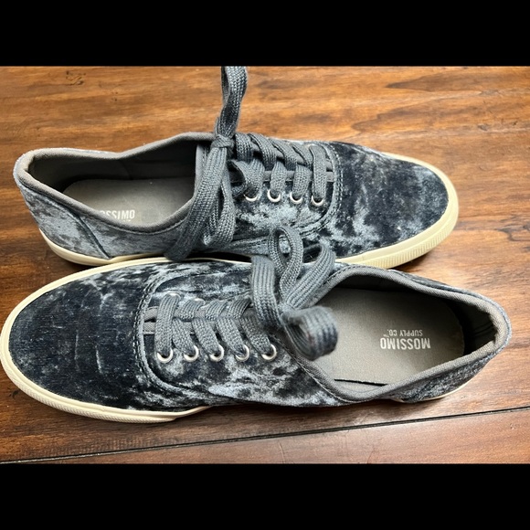 Mossimo Supply Co Sneakers SZ 9 - Picture 3 of 7